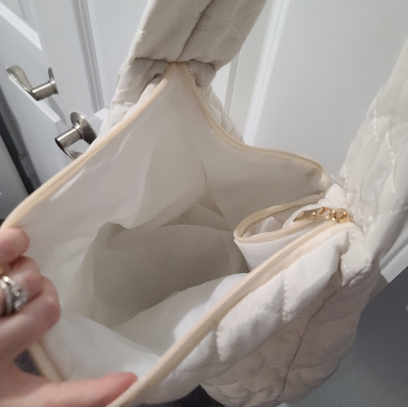 Quilted puffer hobo tote handbag white - Picture 3 of 3